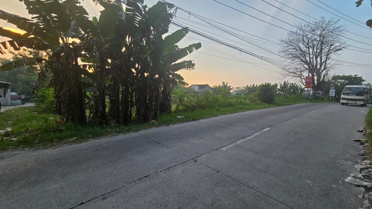 Tanah Hook Istimewa Pinggir Jalan Jeruksawit Gondangrejo Solo – Cocok untuk Perumahan & Komersial