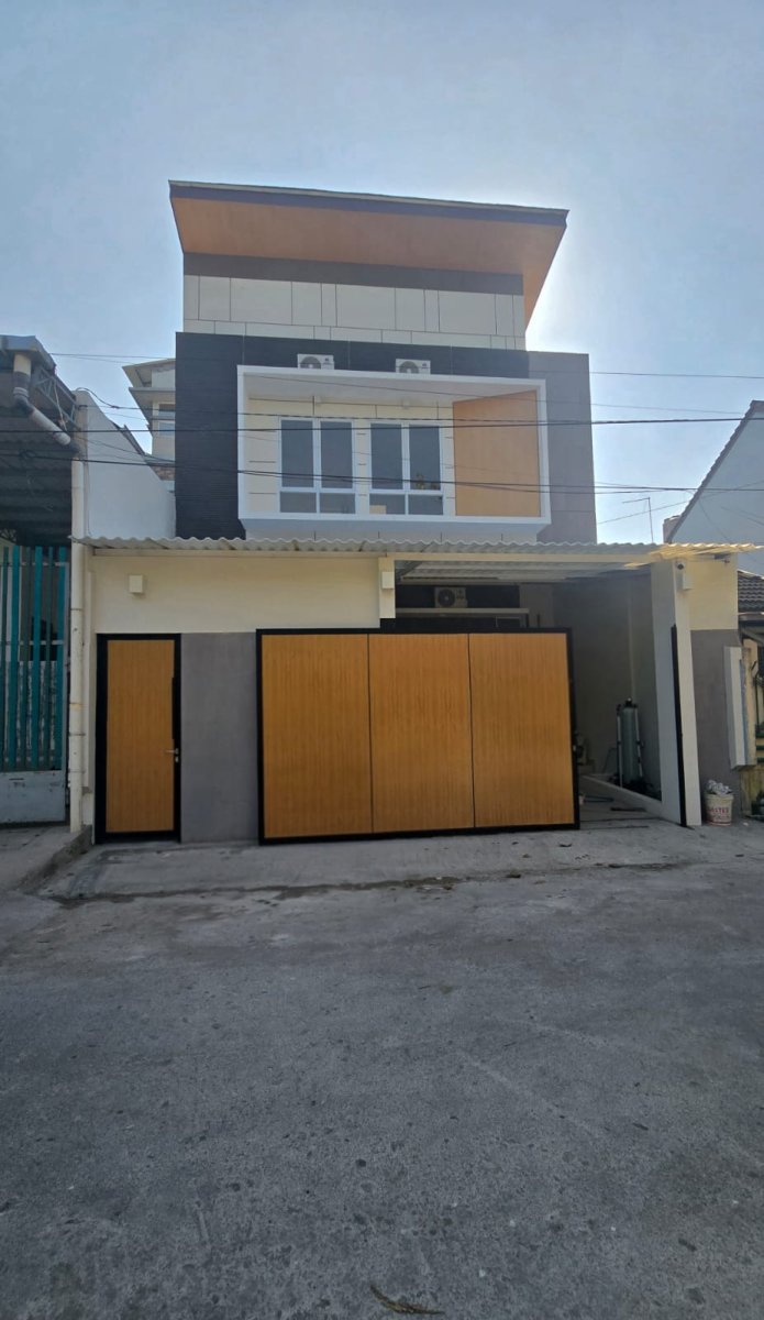 Rumah Baru Mewah Minimalis 2,5 Lantai di Perumahan Elite Solo Baru,  Siap Huni