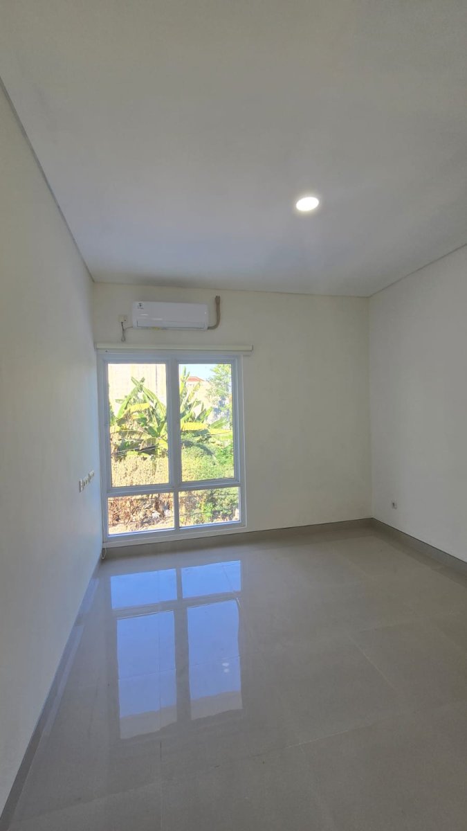 Rumah Baru Mewah Minimalis 2,5 Lantai di Perumahan Elite Solo Baru,  Siap Huni - Foto 6