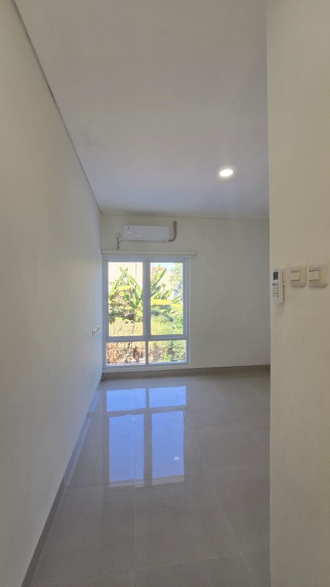 Rumah Baru Mewah Minimalis 2,5 Lantai di Perumahan Elite Solo Baru,  Siap Huni - Foto 10