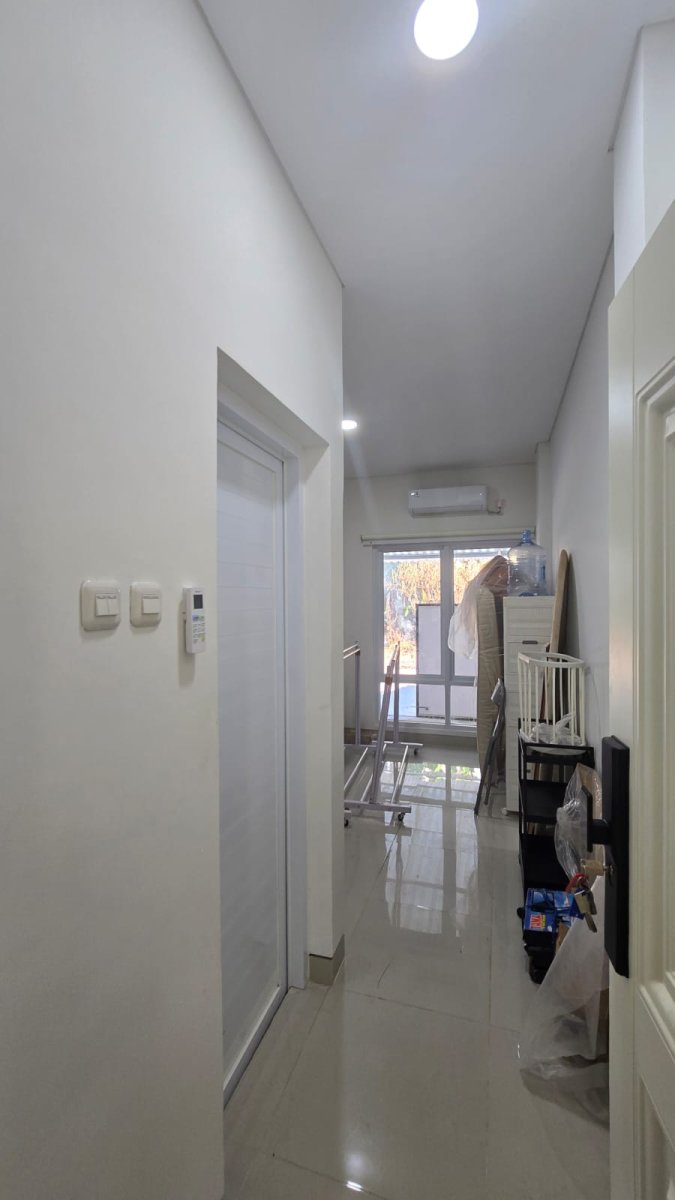 Rumah Baru Mewah Minimalis 2,5 Lantai di Perumahan Elite Solo Baru,  Siap Huni - Foto 11
