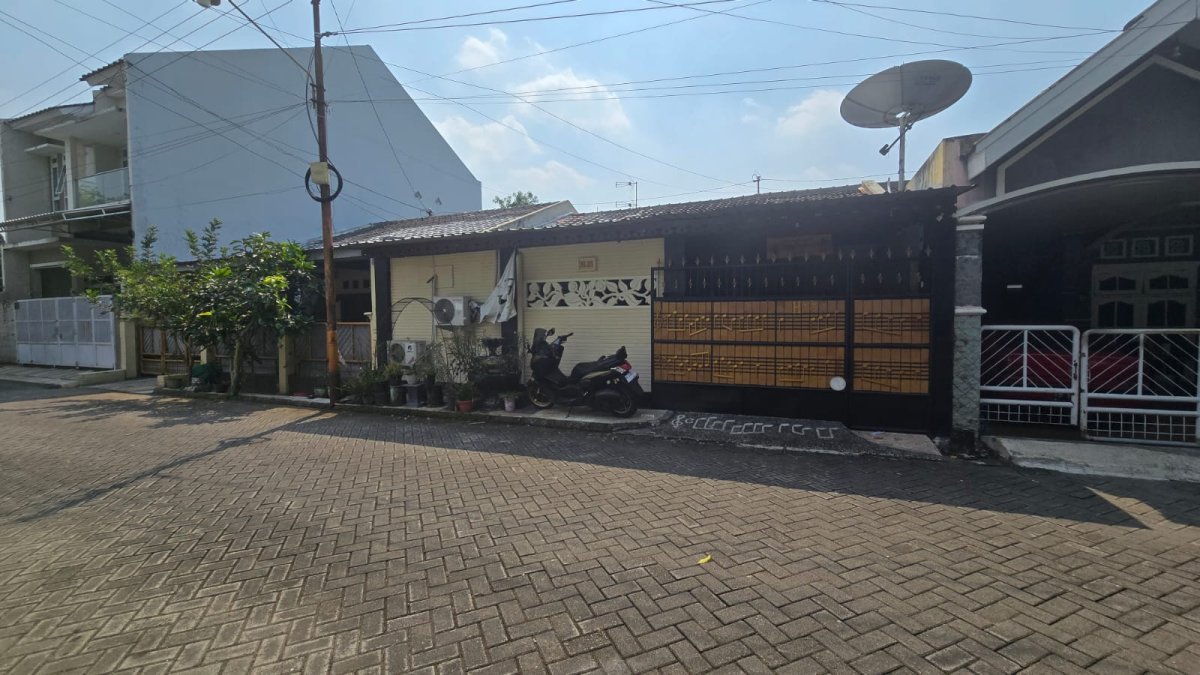 Rumah Etnik Artistik Siap Huni dengan Studio Musik di Grogol Indah Solo Baru