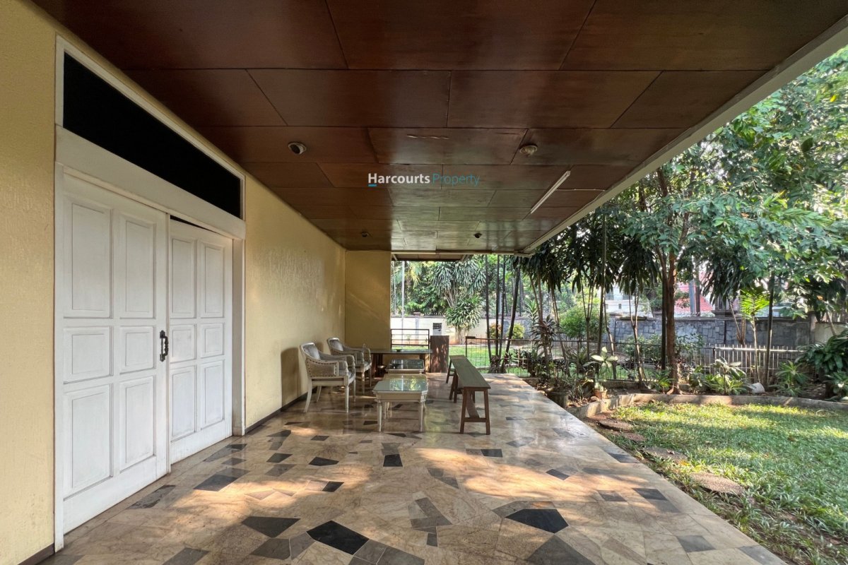 Dijual Rumah Lama Hitung Tanah Lokasi Strategis Posisi Hook Area Pakubuwono, Kebayoran Baru