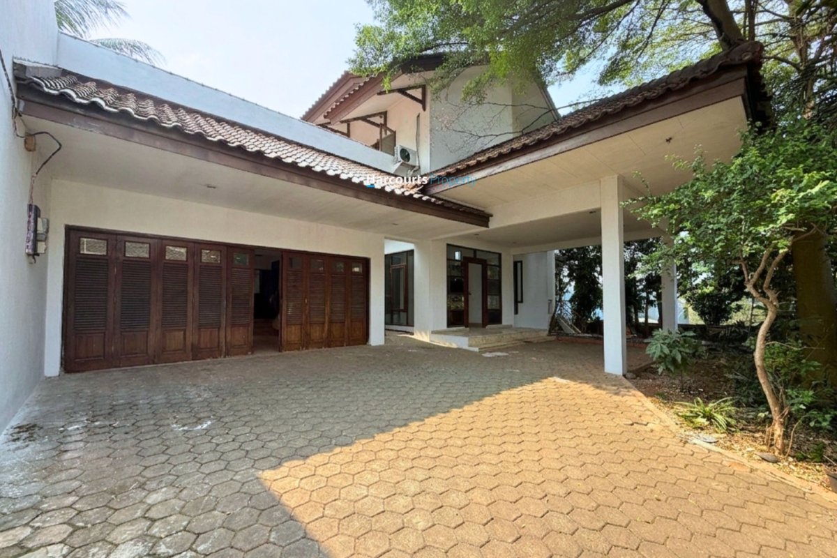 Disewakan Rumah Klasik 2 Lantai Area Jl. Kemang Timur III