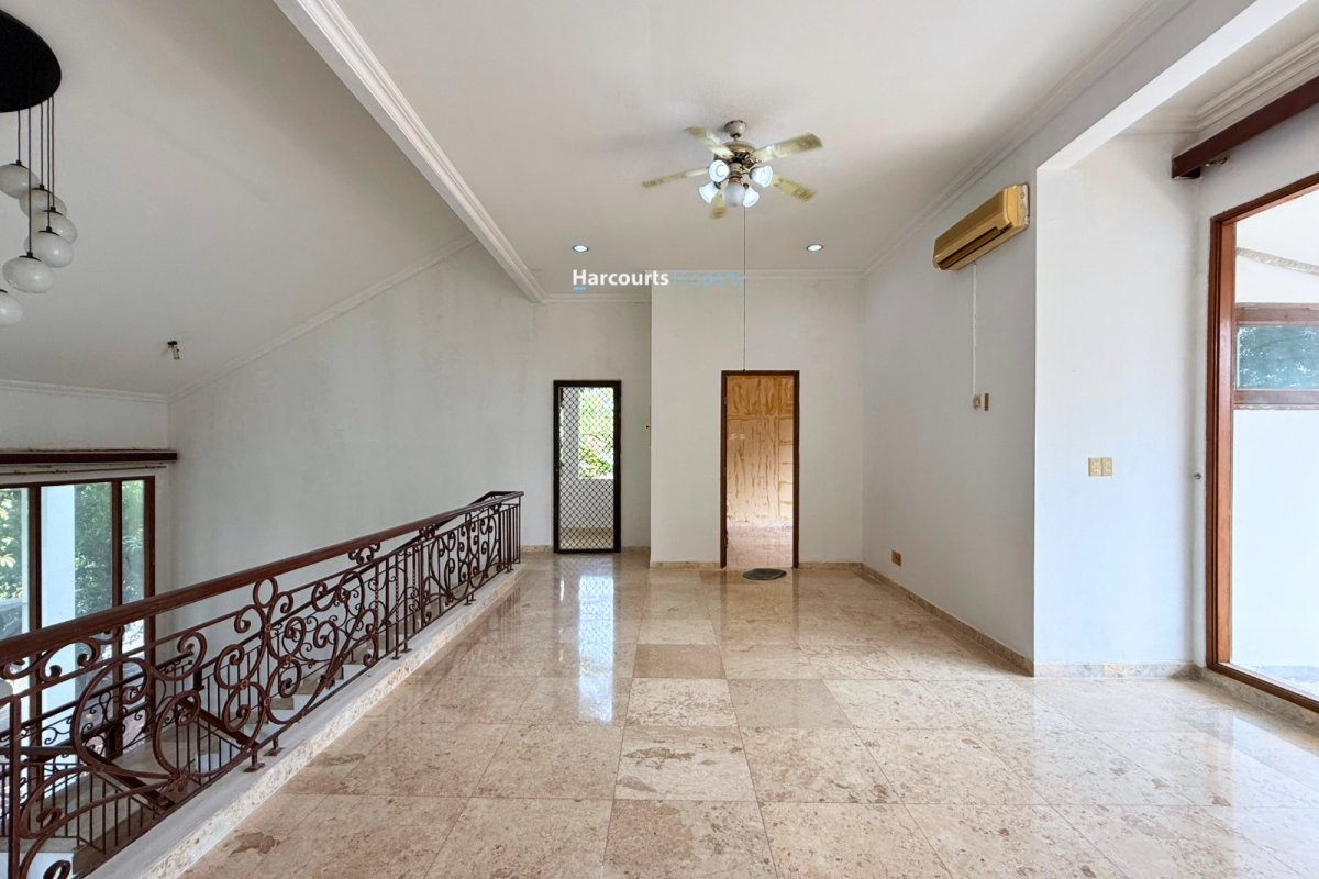 Disewakan Rumah Klasik 2 Lantai Area Jl. Kemang Timur III - Foto 4