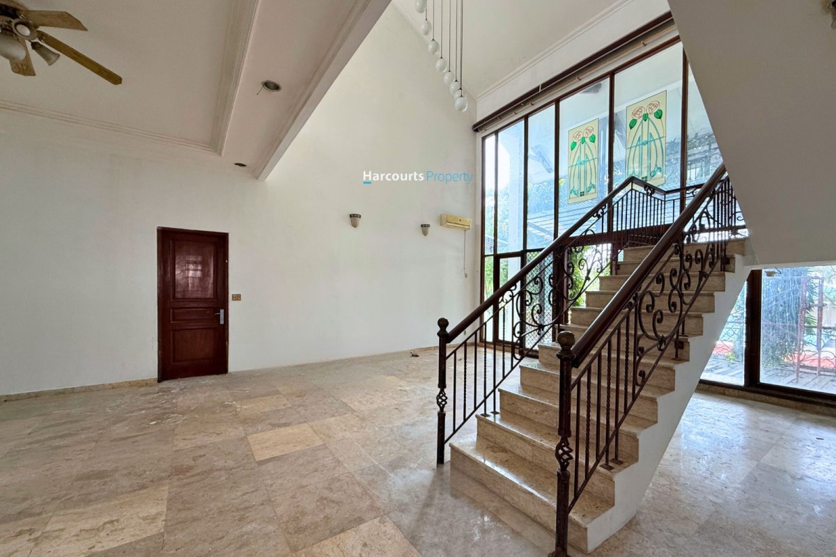Disewakan Rumah Klasik 2 Lantai Area Jl. Kemang Timur III - Foto 5