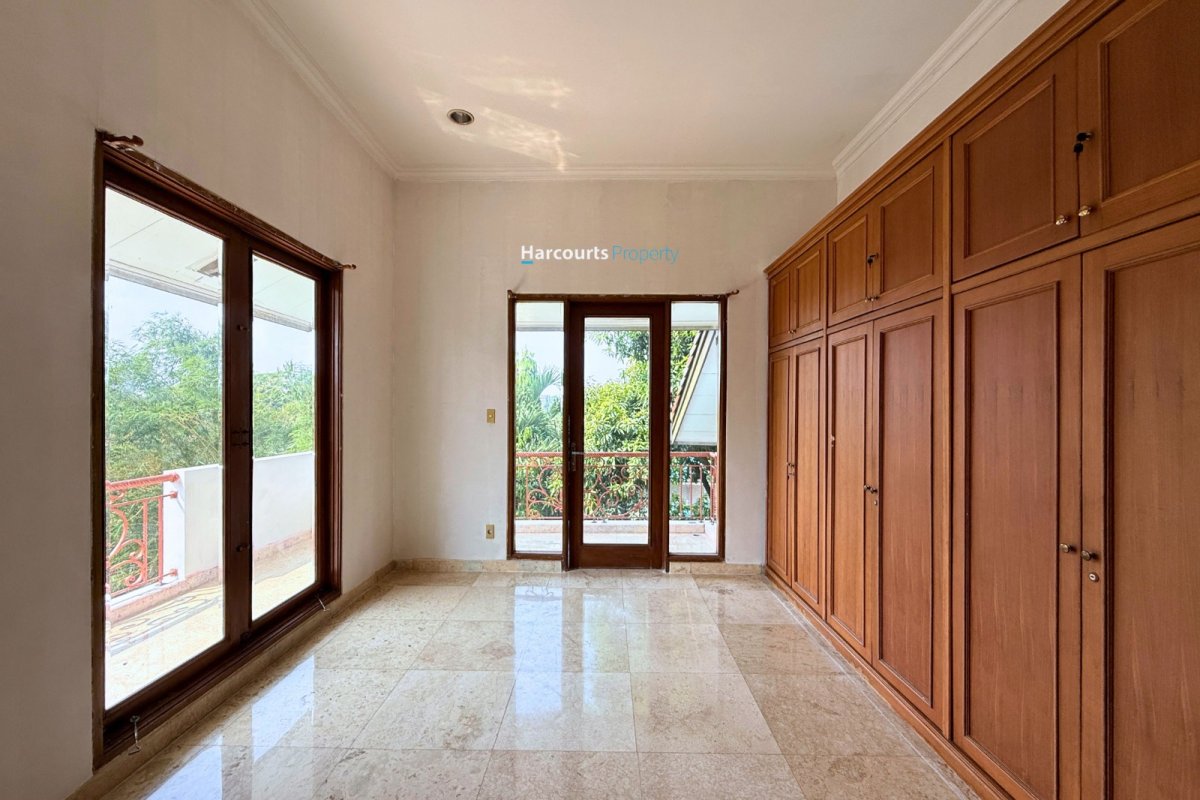 Disewakan Rumah Klasik 2 Lantai Area Jl. Kemang Timur III - Foto 7