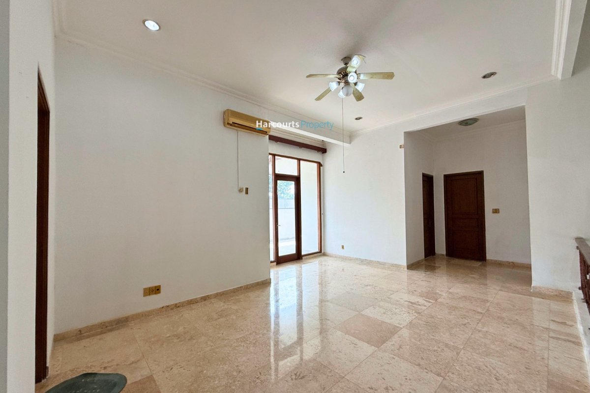 Disewakan Rumah Klasik 2 Lantai Area Jl. Kemang Timur III - Foto 8