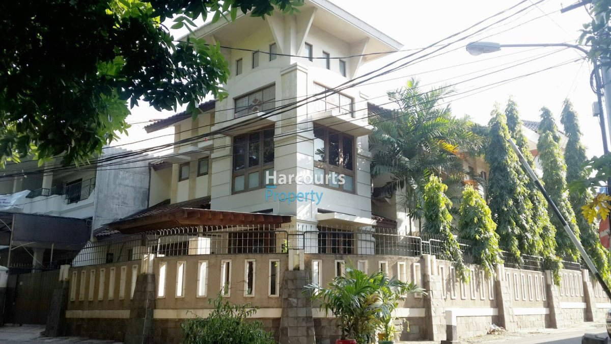 Disewakan Rumah Hunian Terawat Area Senopati Kebayoran Baru