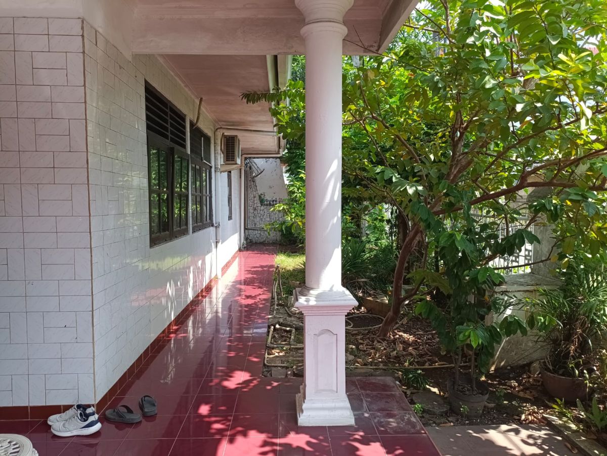 Dijual Rumah Luas 400 m²  di Meruya Taman Aries, Jakarta Barat - Foto 2