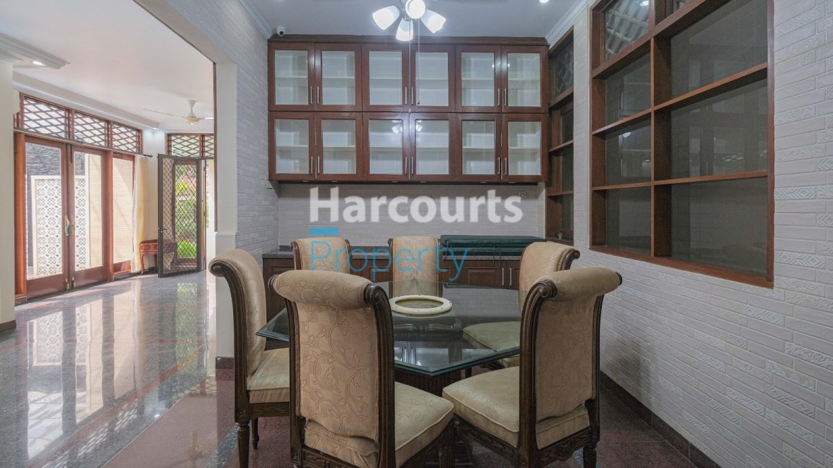 Disewakan Rumah Klasik 2 Lantai Area Jl. Cibeber Kebayoran Baru - Foto 4