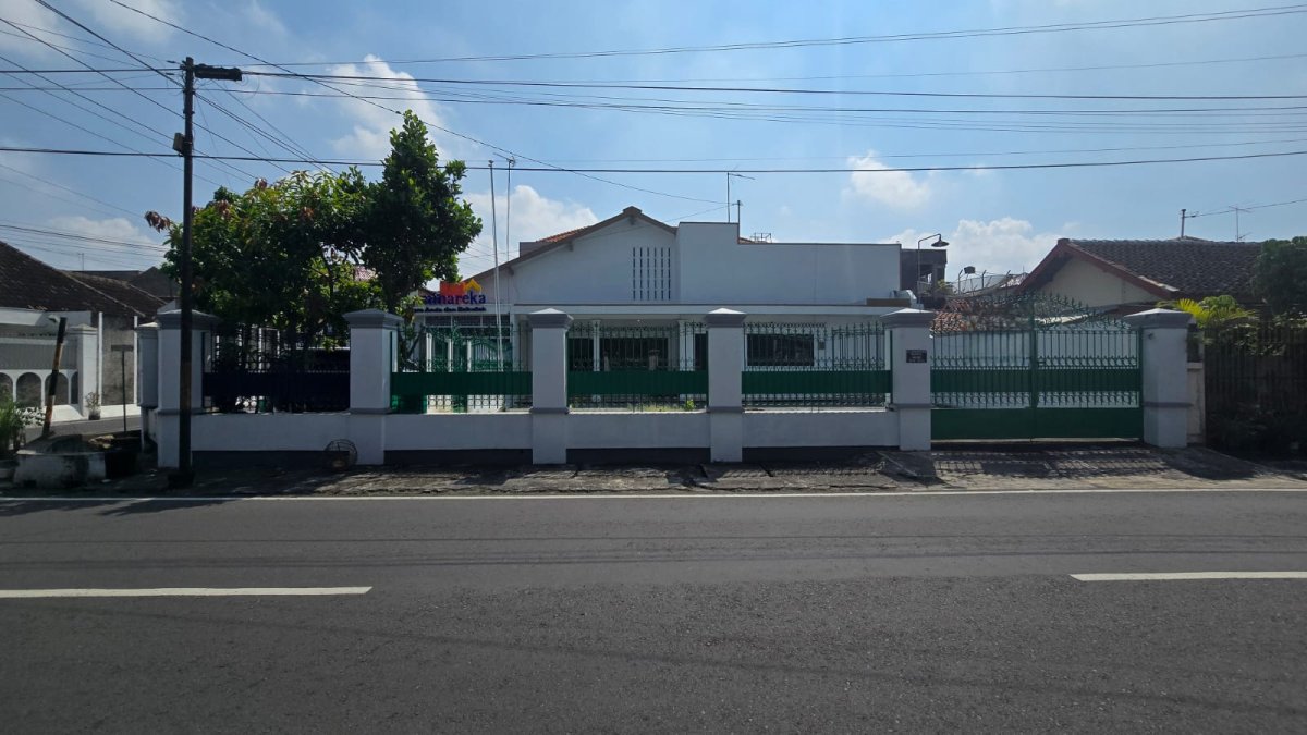 Rumah Strategis Hook Dekat Solo Grand Mall & Slamet Riyadi Solo – Cocok untuk Kantor atau Bisnis