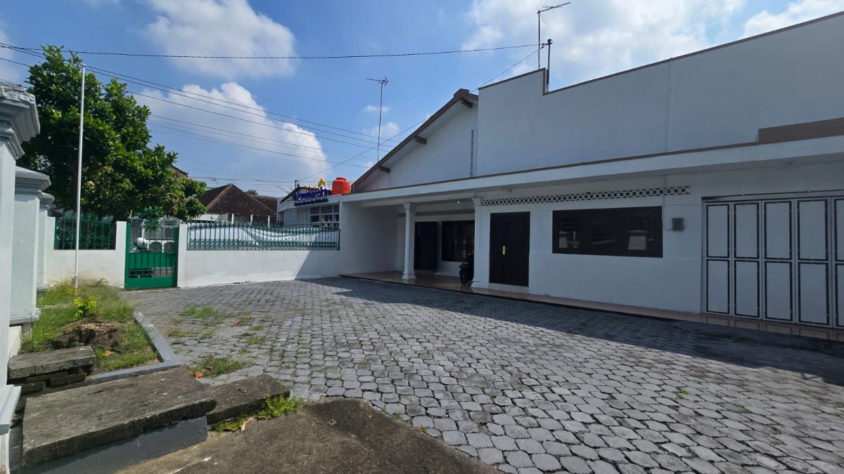 Rumah Strategis Hook Dekat Solo Grand Mall & Slamet Riyadi Solo – Cocok untuk Kantor atau Bisnis - Foto 6
