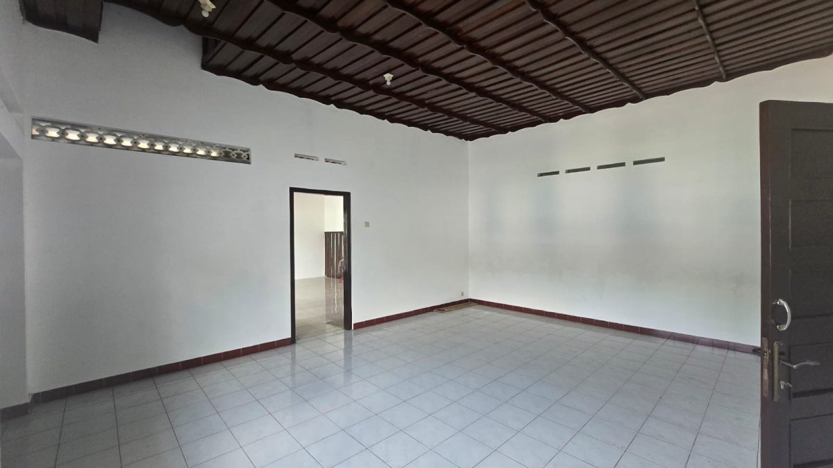 Rumah Strategis Hook Dekat Solo Grand Mall & Slamet Riyadi Solo – Cocok untuk Kantor atau Bisnis - Foto 8