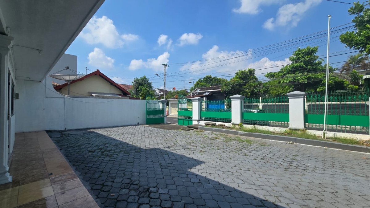 Rumah Strategis Hook Dekat Solo Grand Mall & Slamet Riyadi Solo – Cocok untuk Kantor atau Bisnis - Foto 9