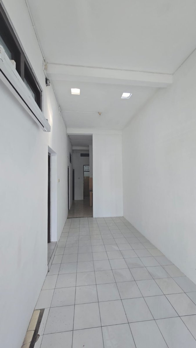 Rumah Strategis Hook Dekat Solo Grand Mall & Slamet Riyadi Solo – Cocok untuk Kantor atau Bisnis - Foto 12