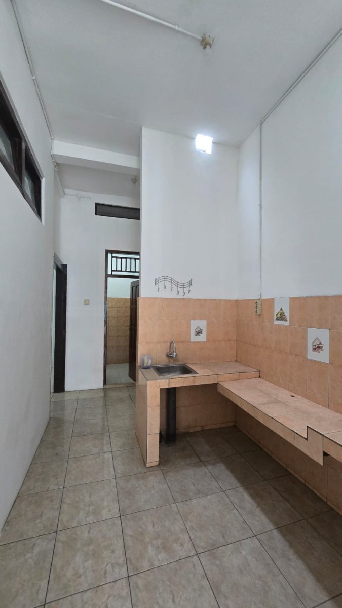 Rumah Strategis Hook Dekat Solo Grand Mall & Slamet Riyadi Solo – Cocok untuk Kantor atau Bisnis - Foto 13