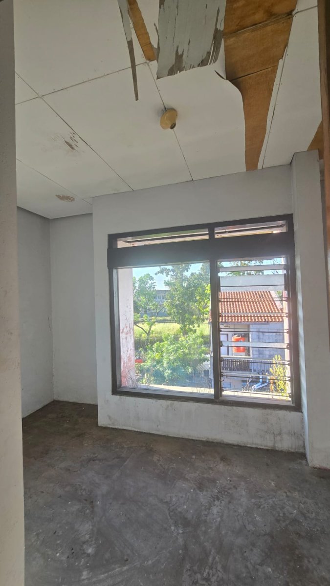 Rumah & Ruang Usaha Eks Kantor Strategis Dekat Jalan Slamet Riyadi Solo - Foto 6