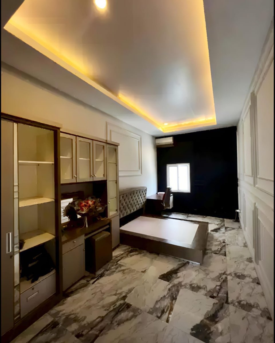 Rumah Mewah 2 Lantai Full Furnished di Cluster Elite Solo Baru - Foto 9