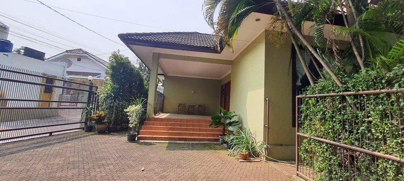 Dijual Rumah Luas Dan Asri Di Jl. Sarinembah Desa Harjamukti, Cimanggis - Depok - Foto 2