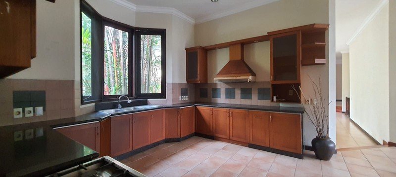 Dijual Rumah Luas Dan Asri Di Jl. Sarinembah Desa Harjamukti, Cimanggis - Depok - Foto 5