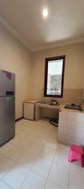 Dijual Rumah Luas Dan Asri Di Jl. Sarinembah Desa Harjamukti, Cimanggis - Depok - Foto 6