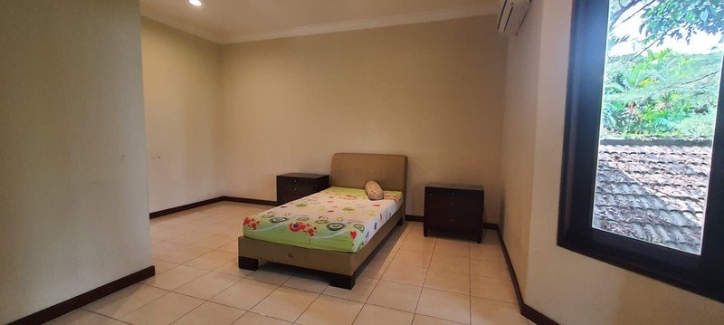 Dijual Rumah Luas Dan Asri Di Jl. Sarinembah Desa Harjamukti, Cimanggis - Depok - Foto 13