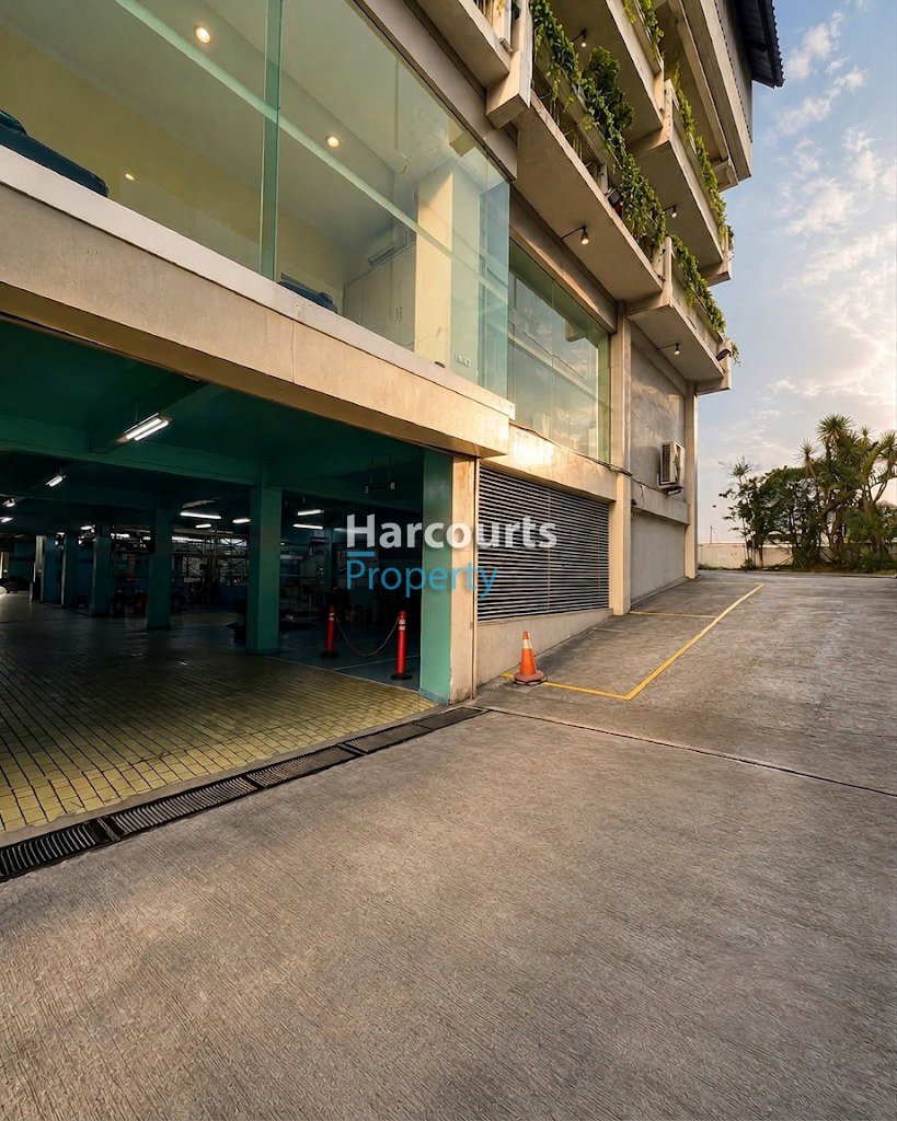Hot Listing, Dijual Gedung Siap Huni ex Showroom Lokasi Strategis dekat Pondok Indah - Foto 3