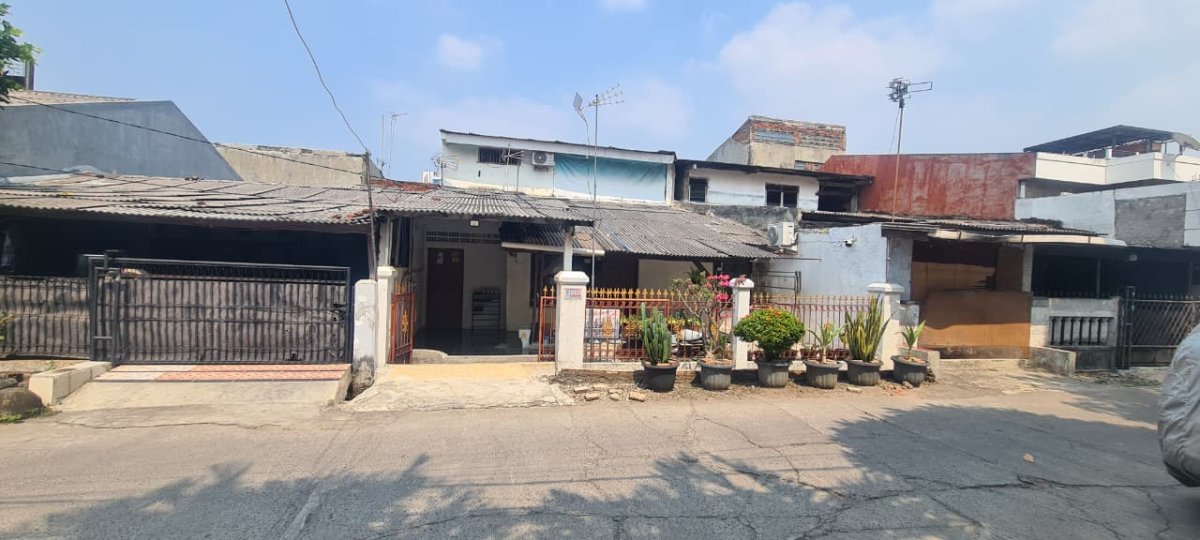 RUMAH 2 LANTAI, STRATEGIS RING 1 BEKASI, SHM, LT 128 M2, LB 170 M2