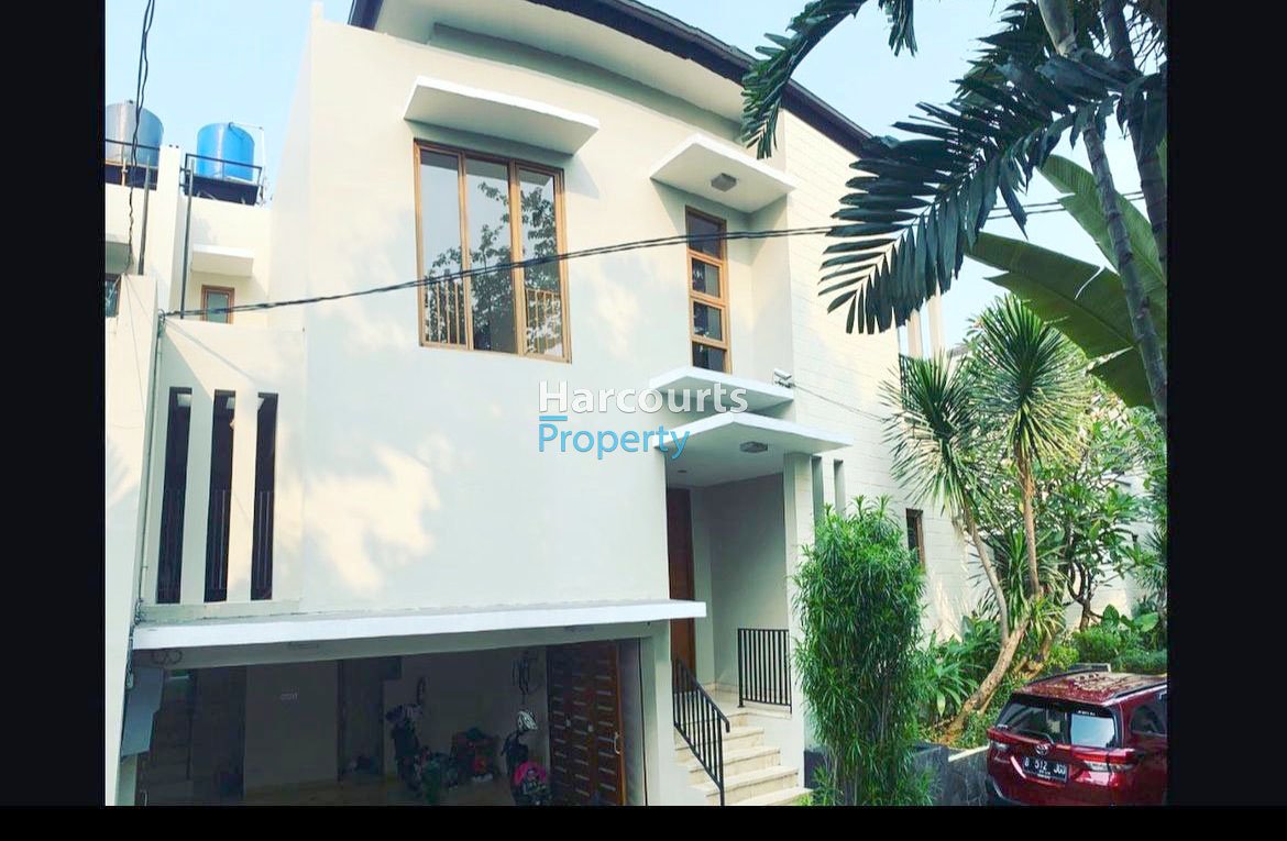 Disewakan Rumah Compound Besar Lokasi Tenang Area Kemang