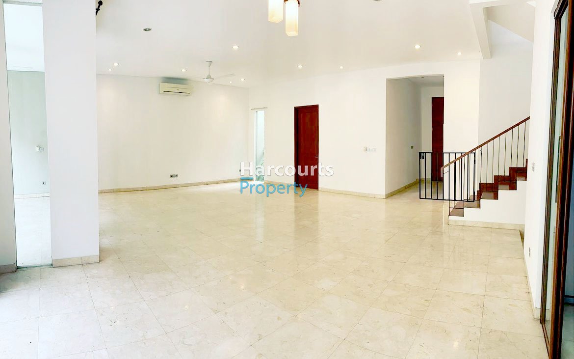Disewakan Rumah Compound Besar Lokasi Tenang Area Kemang - Foto 2
