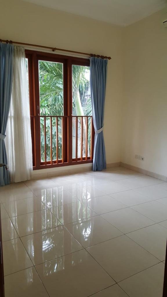 Disewakan Rumah Compound Nyaman Area Kemang