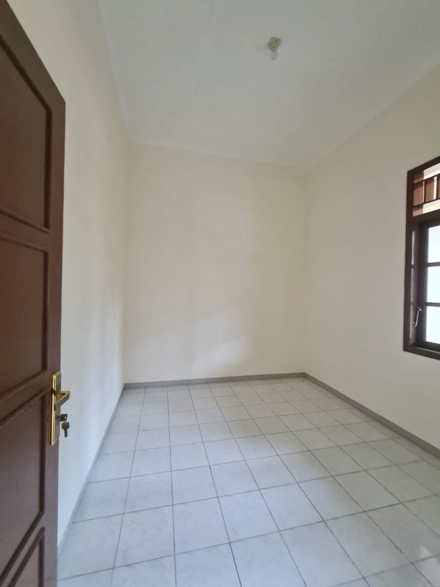 Rumah Bagus Renovasi Baru Siap Huni di Sektor 1 Solo Baru - Foto 3