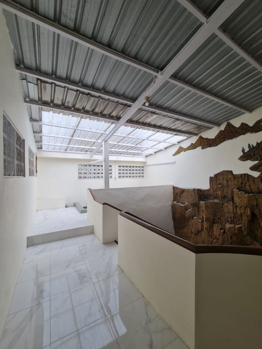 Rumah Bagus Renovasi Baru Siap Huni di Sektor 1 Solo Baru - Foto 12
