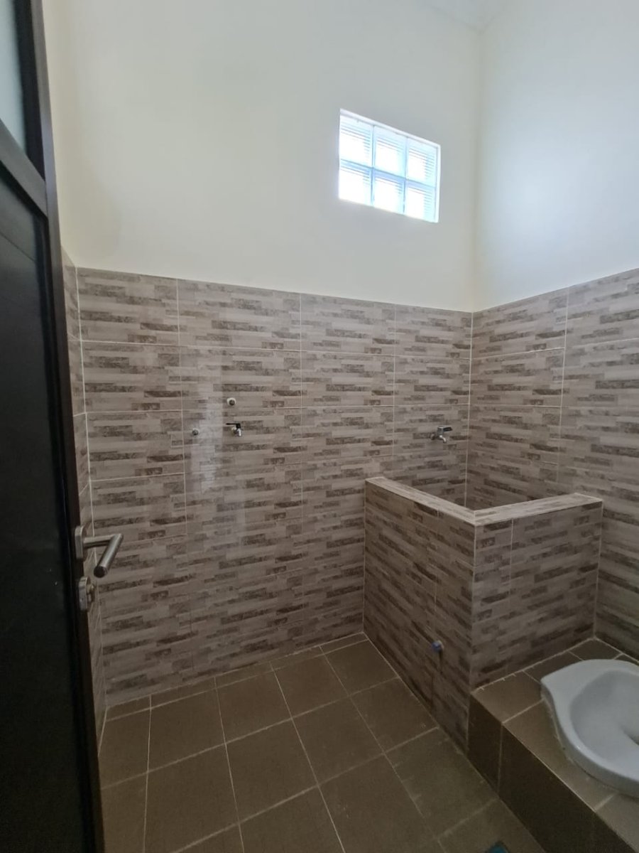 Rumah Bagus Renovasi Baru Siap Huni di Sektor 1 Solo Baru - Foto 13
