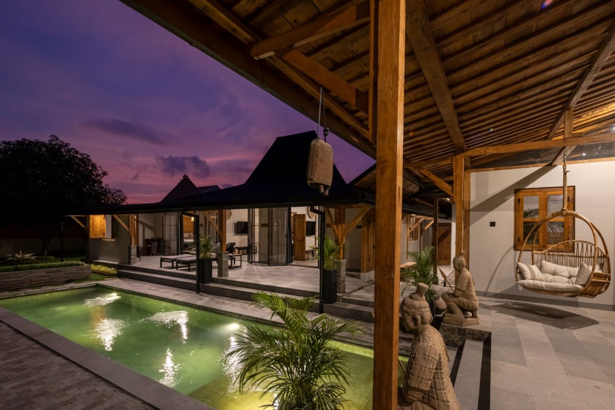 Rumah Mewah Nuansa Kayu Joglo Berpadu Arsitektur Modern Minimalis Dekat Luwes Gentan Solo