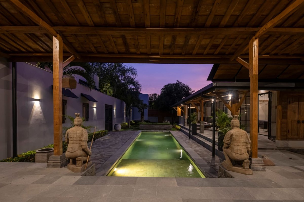 Rumah Mewah Nuansa Kayu Joglo Berpadu Arsitektur Modern Minimalis Dekat Luwes Gentan Solo - Foto 5