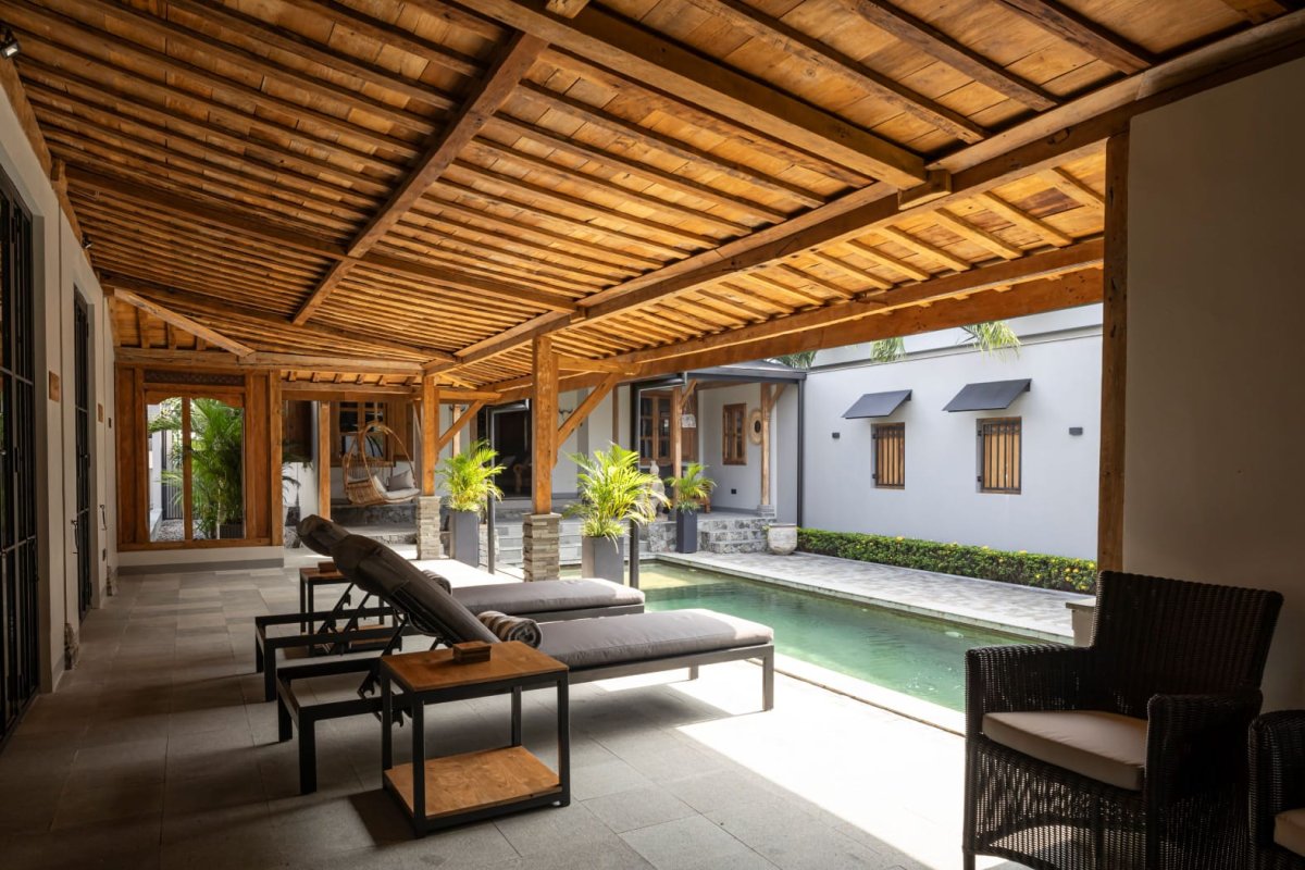 Rumah Mewah Nuansa Kayu Joglo Berpadu Arsitektur Modern Minimalis Dekat Luwes Gentan Solo - Foto 6