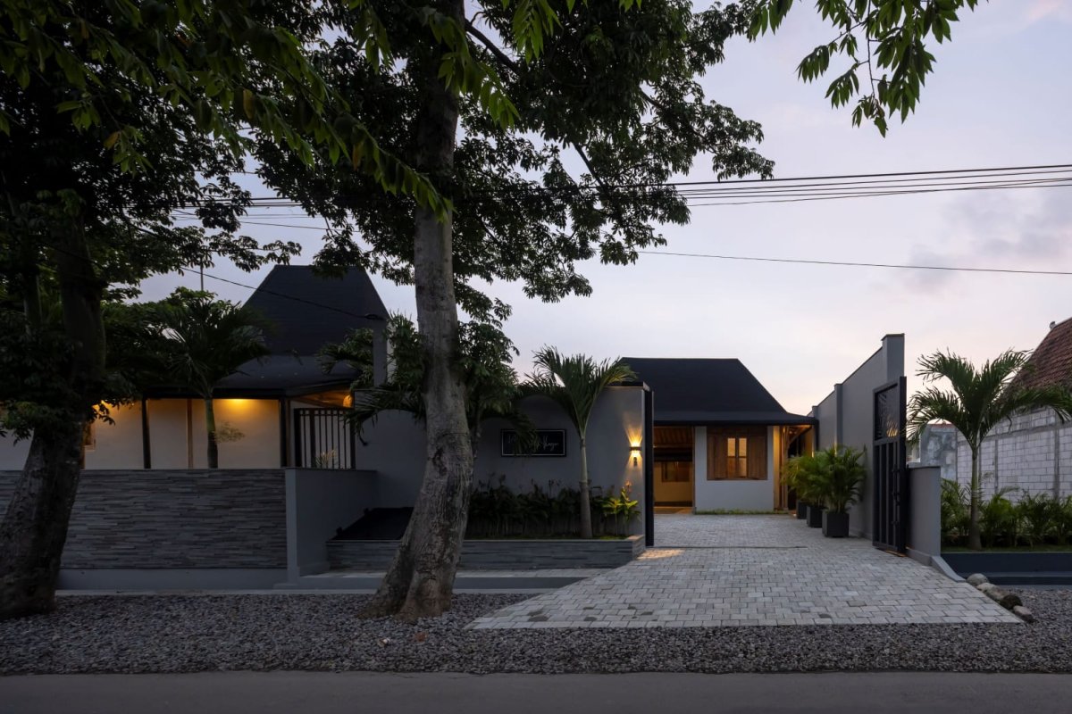 Rumah Mewah Nuansa Kayu Joglo Berpadu Arsitektur Modern Minimalis Dekat Luwes Gentan Solo - Foto 7