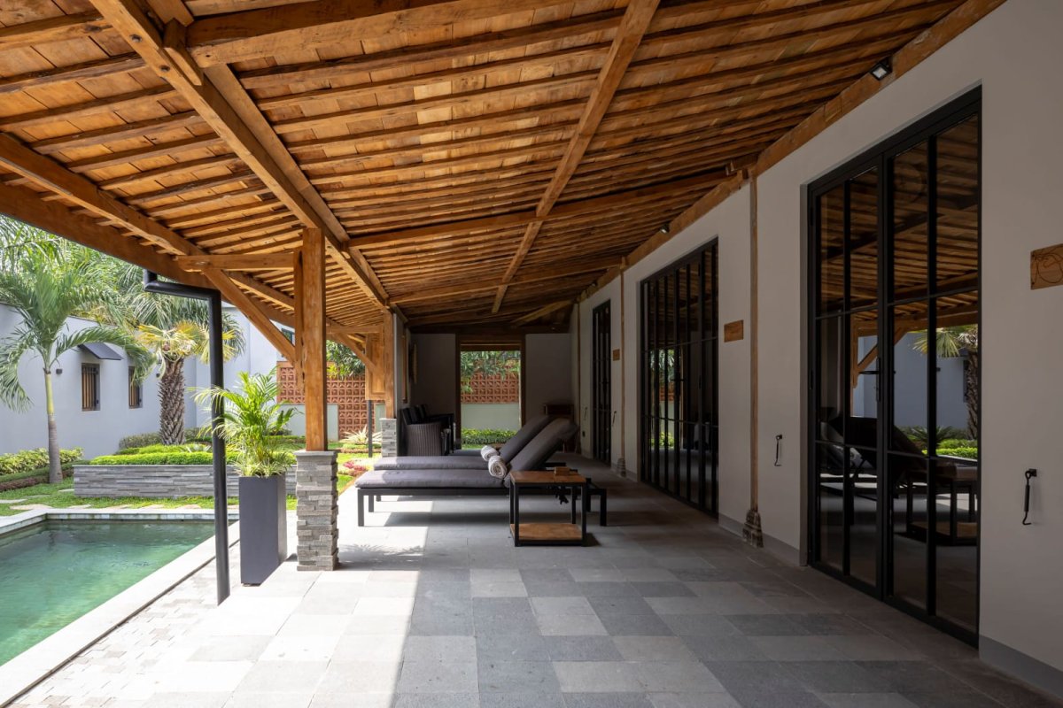 Rumah Mewah Nuansa Kayu Joglo Berpadu Arsitektur Modern Minimalis Dekat Luwes Gentan Solo - Foto 8