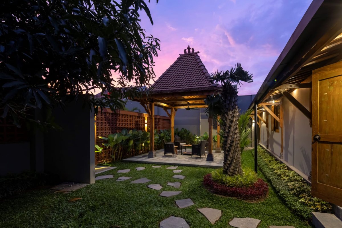 Rumah Mewah Nuansa Kayu Joglo Berpadu Arsitektur Modern Minimalis Dekat Luwes Gentan Solo - Foto 11