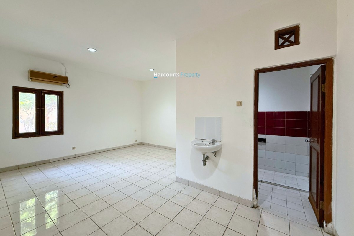 Disewakan Rumah Klasik Bagus dan Terawat Lokasi Strategis Area Jl. Syamsu Rizal Menteng - Foto 10