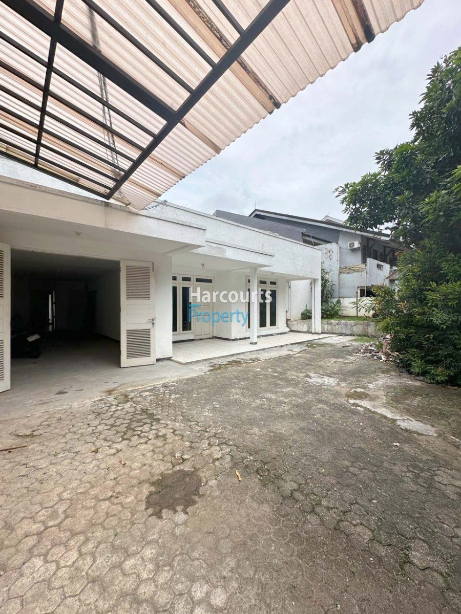 Dijual/Disewa Rumah Lama Strategis Area Jl. Melawai Kebayoran Baru