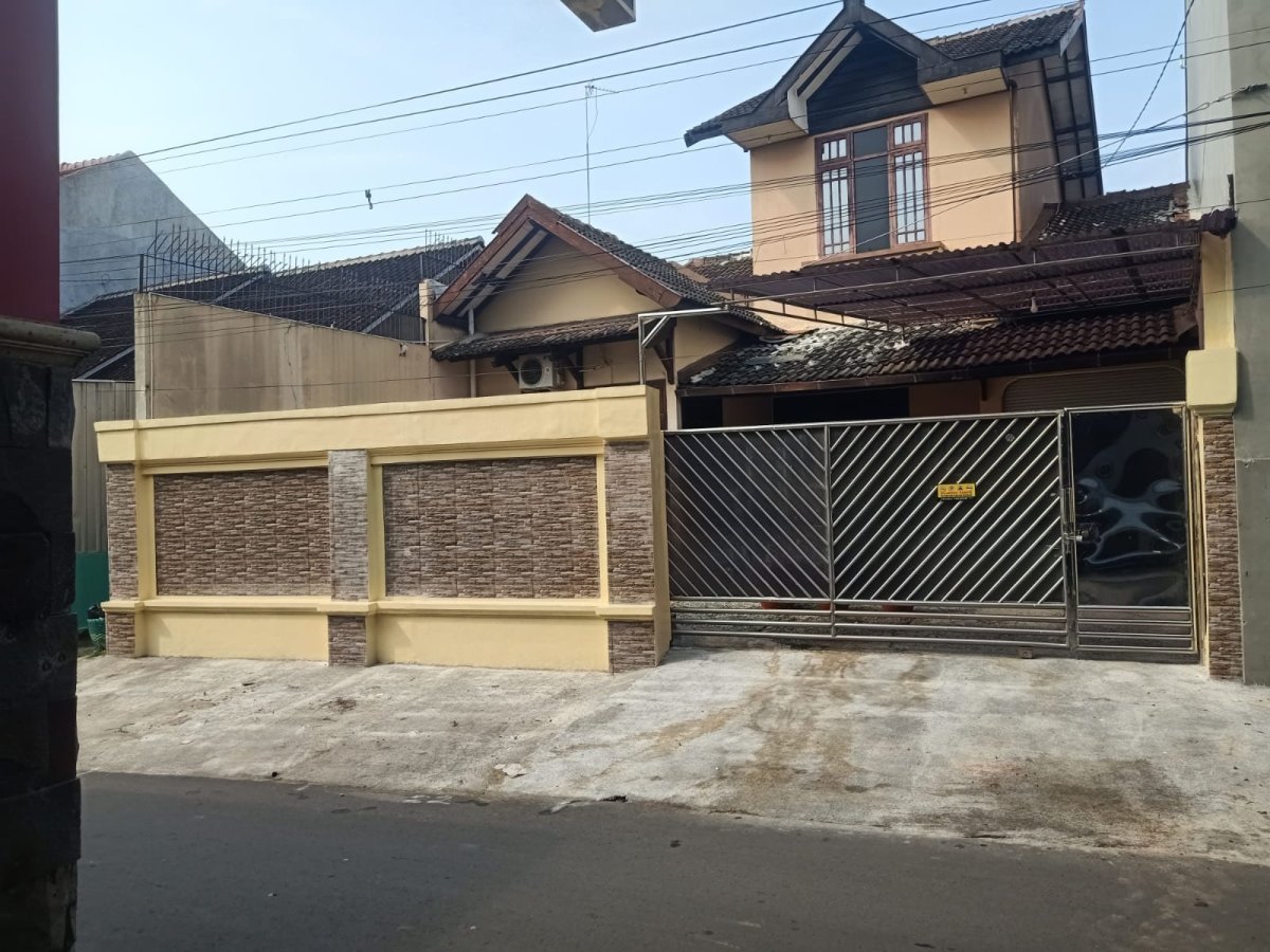 Rumah luas tengah kota siap huni