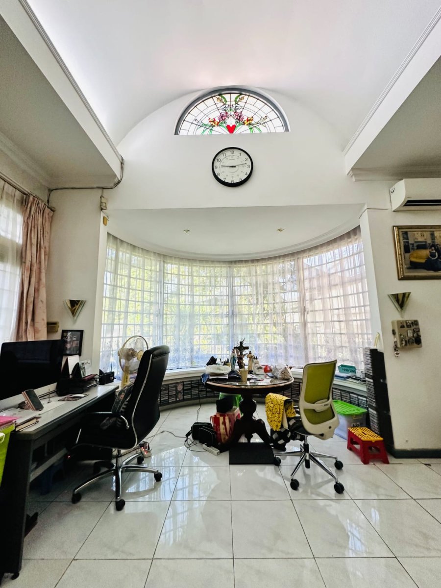 Rumah Induk Mewah Vintage Siap Huni Beserta Kantor & Asrama Staff di Jalan Raya Adi Sucipto, Solo - Foto 4