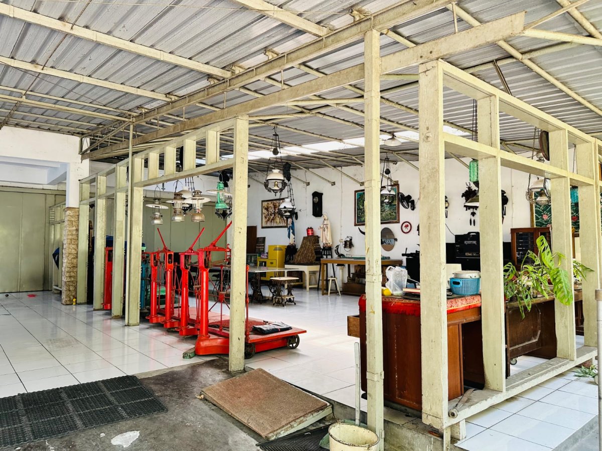 Rumah Induk Mewah Vintage Siap Huni Beserta Kantor & Asrama Staff di Jalan Raya Adi Sucipto, Solo - Foto 7