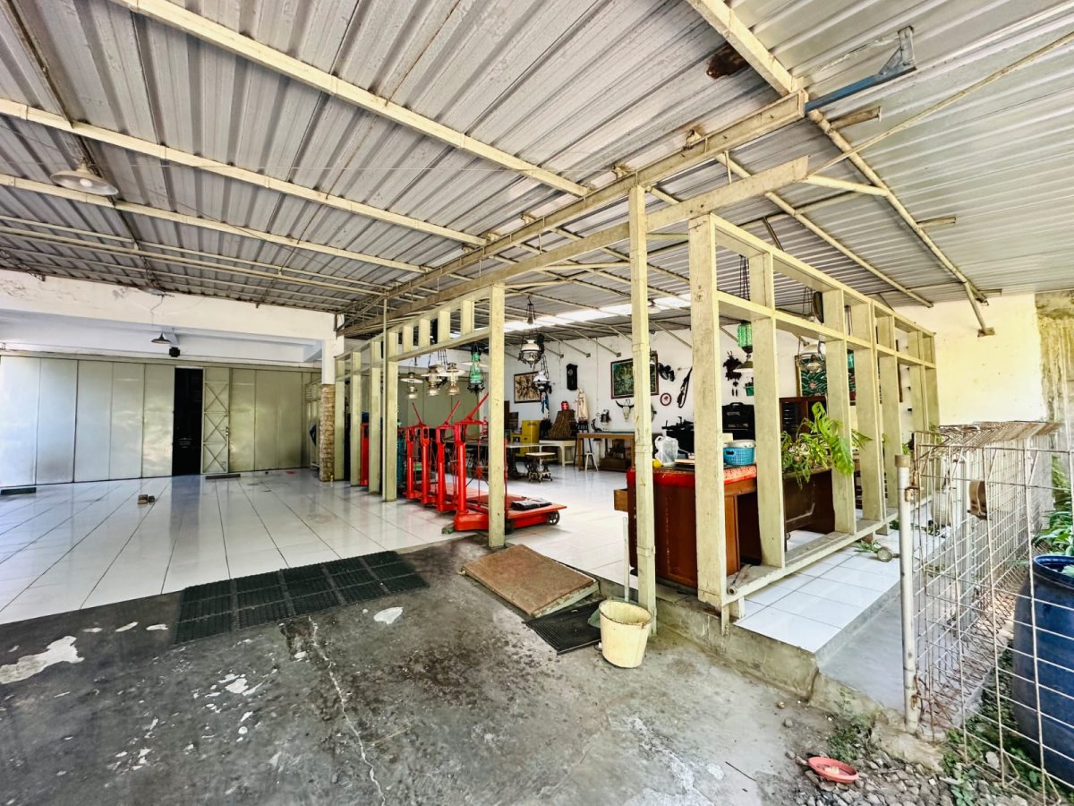 Rumah Induk Mewah Vintage Siap Huni Beserta Kantor & Asrama Staff di Jalan Raya Adi Sucipto, Solo - Foto 9