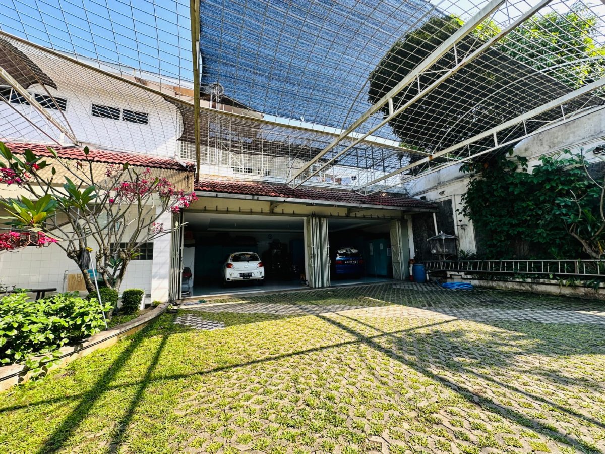 Rumah Induk Mewah Vintage Siap Huni Beserta Kantor & Asrama Staff di Jalan Raya Adi Sucipto, Solo - Foto 11