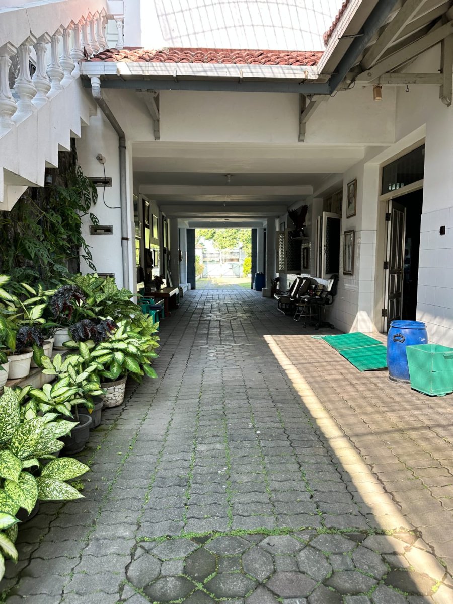 Rumah Induk Mewah Vintage Siap Huni Beserta Kantor & Asrama Staff di Jalan Raya Adi Sucipto, Solo - Foto 12