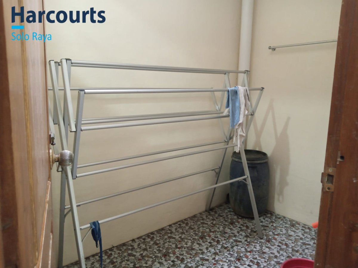 Rumah Bagus, Bersih & Terawat Full Furnished di Perumahan Klodran, Solo - Foto 3